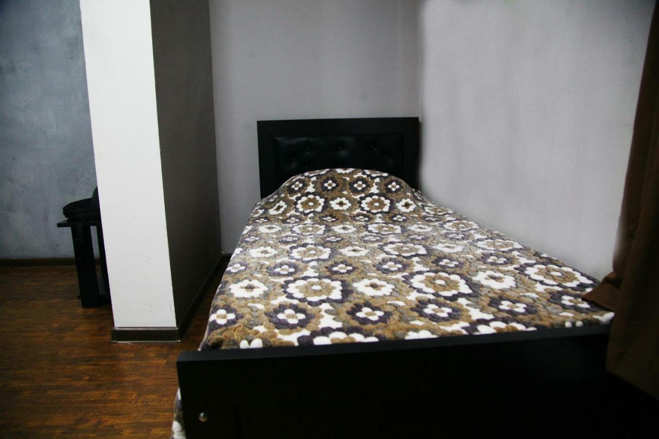 Guesthouse Different Tbilissi Extérieur photo