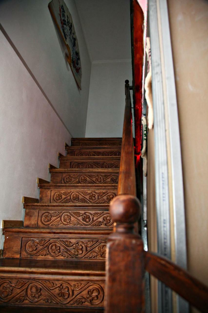 Guesthouse Different Tbilissi Extérieur photo